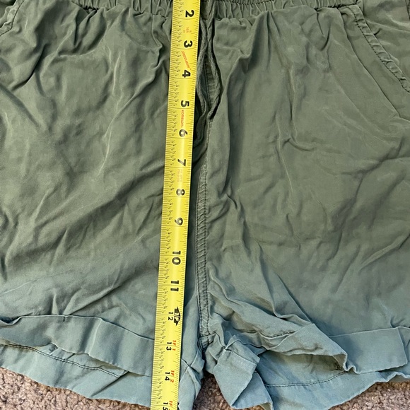 Small Universal thread goods co green shorts - Picture 2 of 4